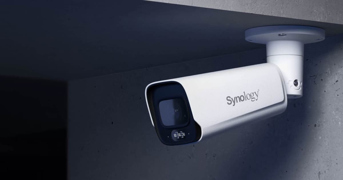 Synology BC800Z 8MP motorised varifocal bullet network camera with sun shroud, side view